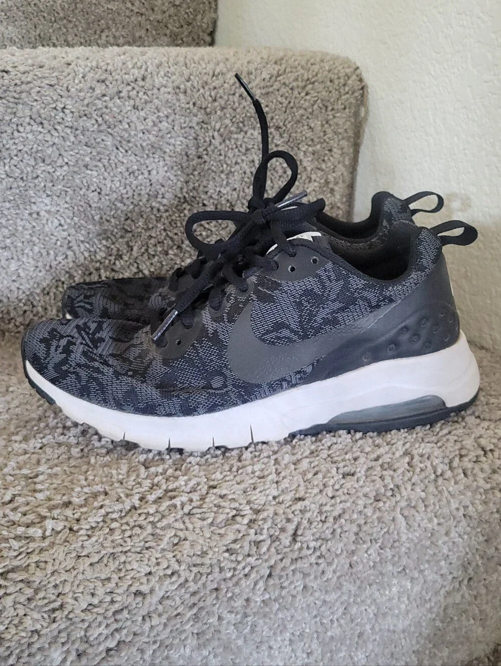 Nike Women's Air Max Motion LW ENG sneakers Size 6.5